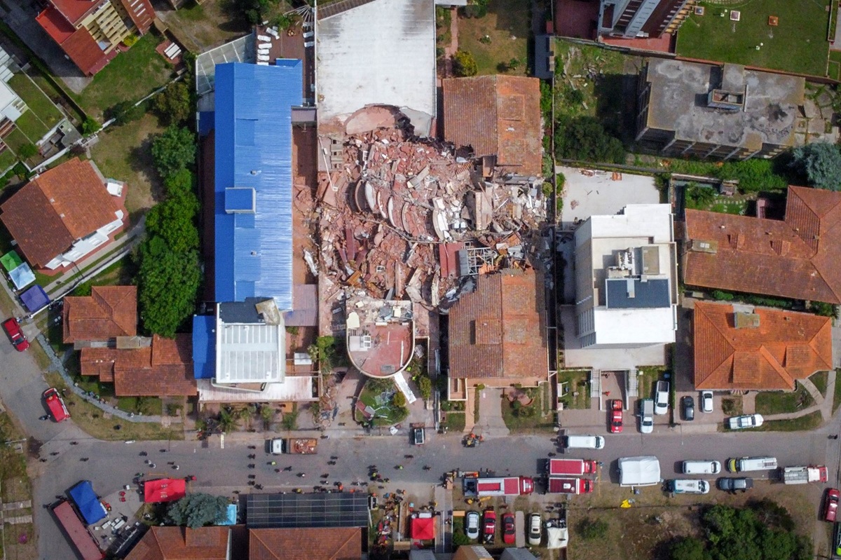 Colapsa hotel en Argentina, por presunta obra clandestina; hay un fallecido y varios desaparecidos