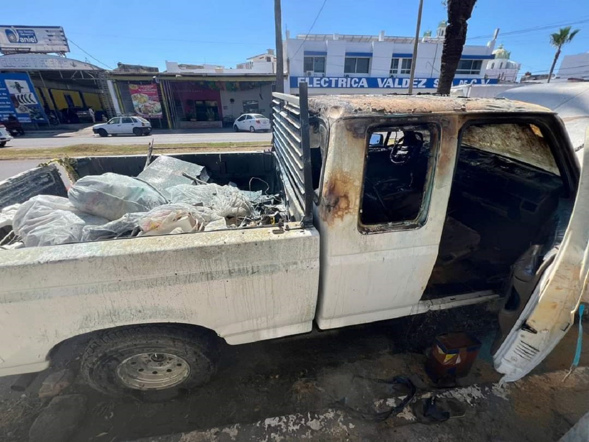 Se registra incendio de camioneta en la colonia Montuosa en Mazatlán