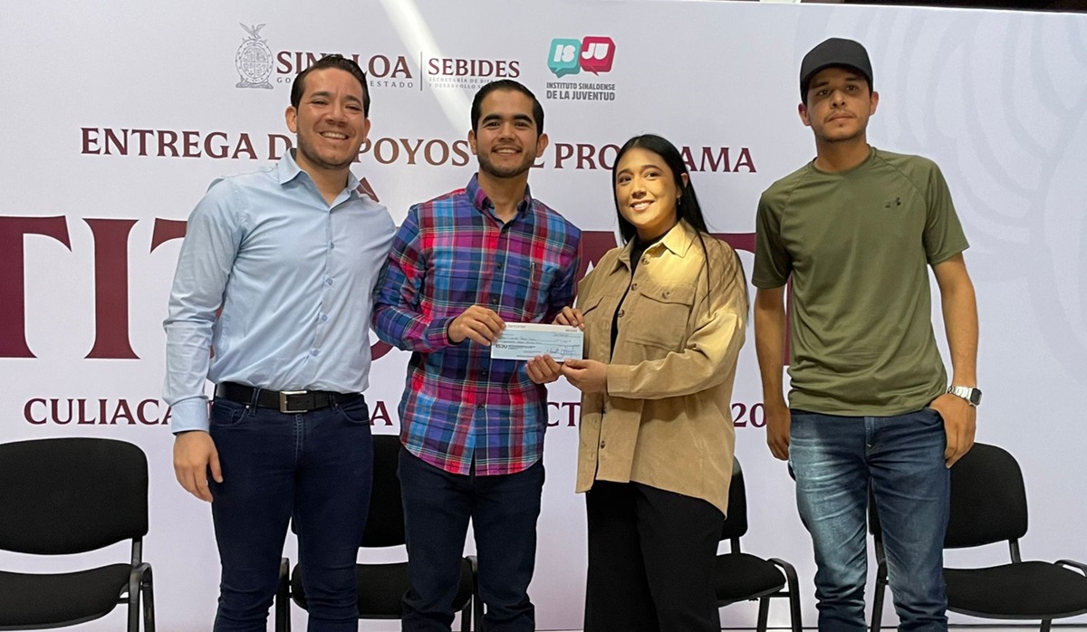 ISJU lanza programa “Titúlate” para apoyar a jóvenes a concluir estudios, entregan 140 cheques