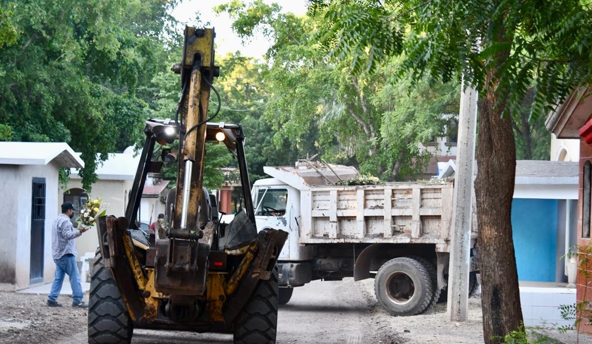 Limpian panteones en última Jornada de Bienestar del actual gobierno de Salvador Alvarado