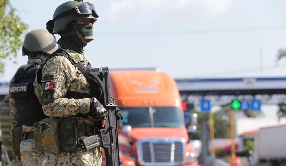 Sujetos armados despojan ‘madrina’ con dos ‘camionetonas’ de 1 mdp cada una, en Culiacán