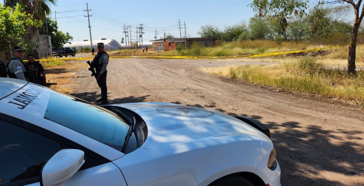 Esposado de las manos y con cinta en los ojos localizan un cadáver junto a La Báscula, a metros de la México 15