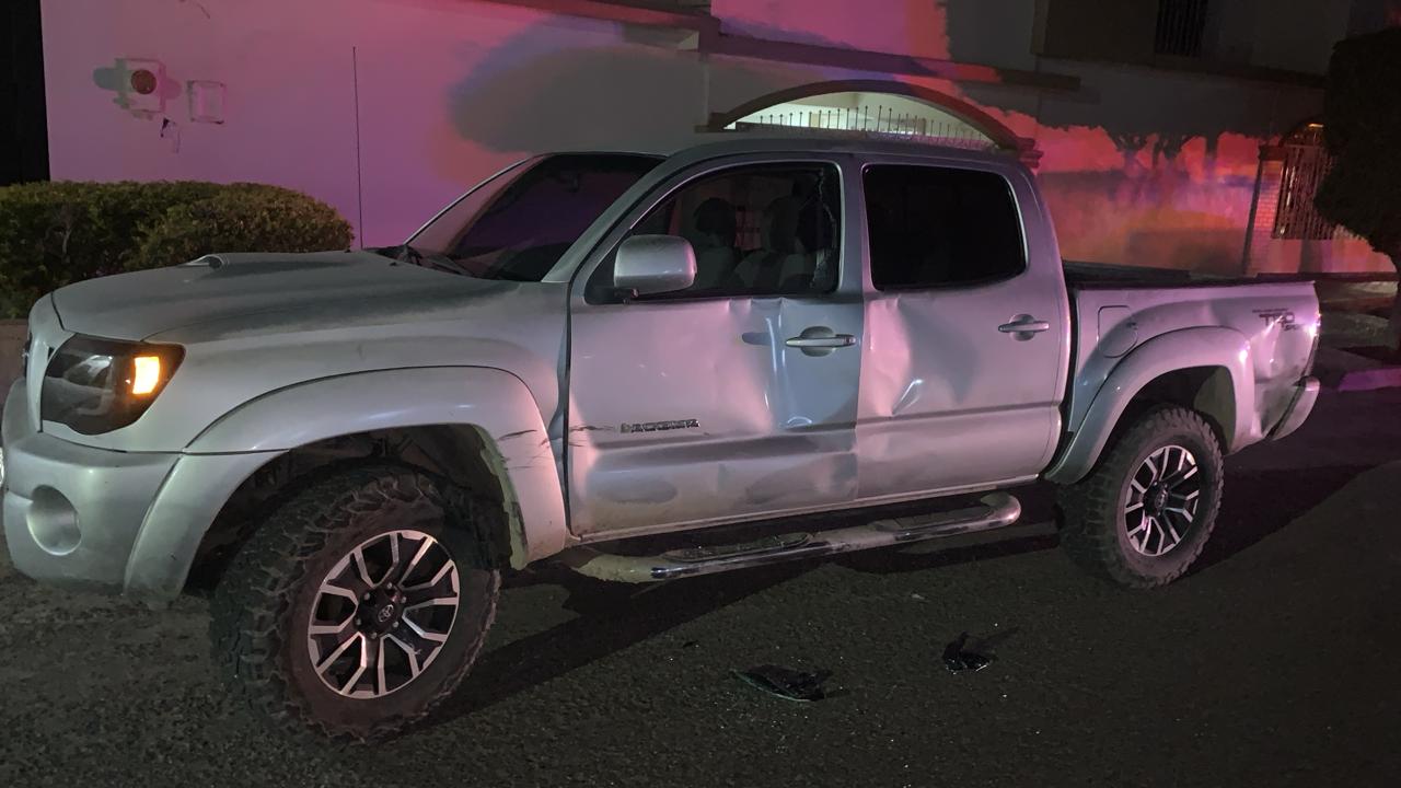 Tres motociclistas resultan lesionados al chocar contra una camioneta en Guasave