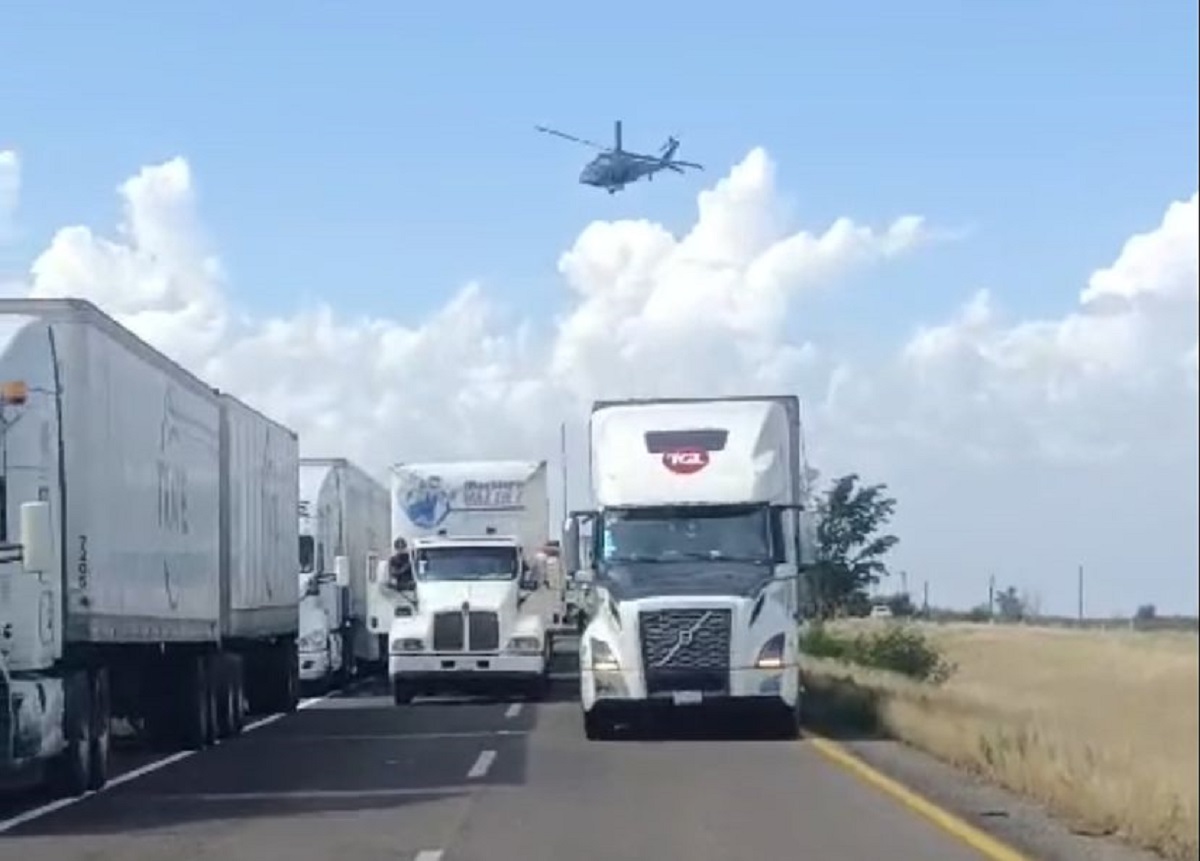Con operativo por aire y tierra autoridades acuden a liberar la maxipista Culiacán-Mazatlán