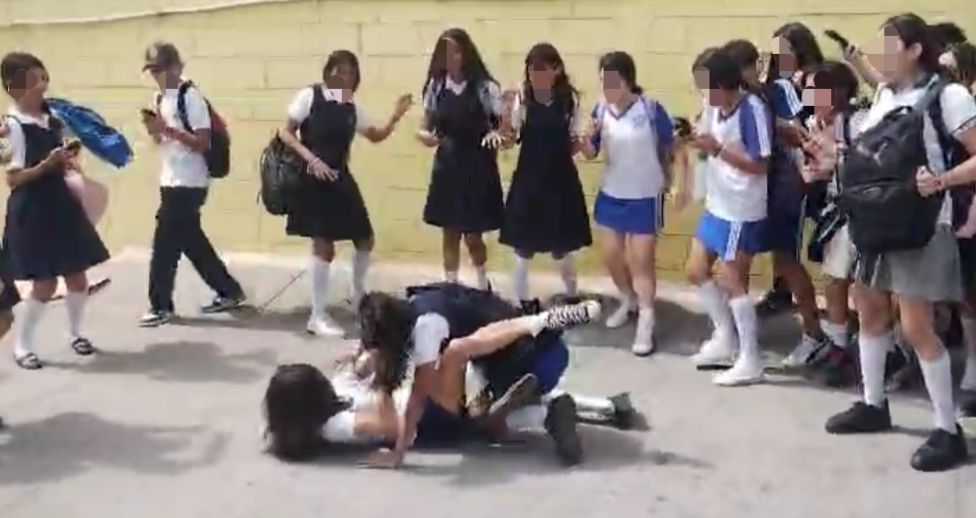 Alumnas de una escuela secundaria protagonizan pelea en la zona 30 de Los Mochis