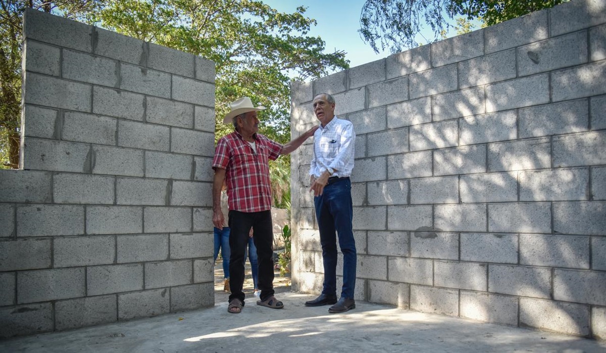 El sueño de años de tener vivienda nueva al fin se le hará realidad a don Concepción, en El Etcho, Ahome