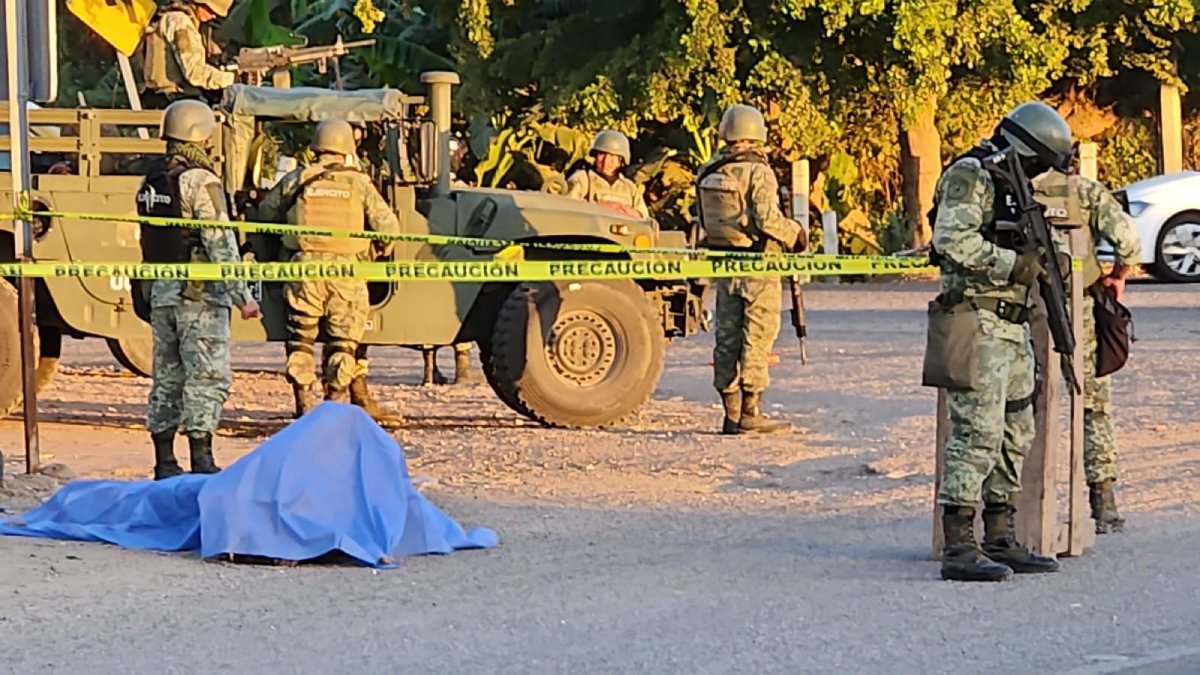Con huellas de violencia y asesinados localizan a dos hombres sobre La Culiacán-Eldorado