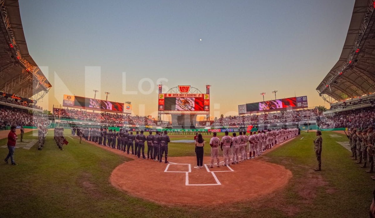Con espectáculo aéreo y de drones, Tomateros de Culiacán inauguran nueva temporada de la LMP