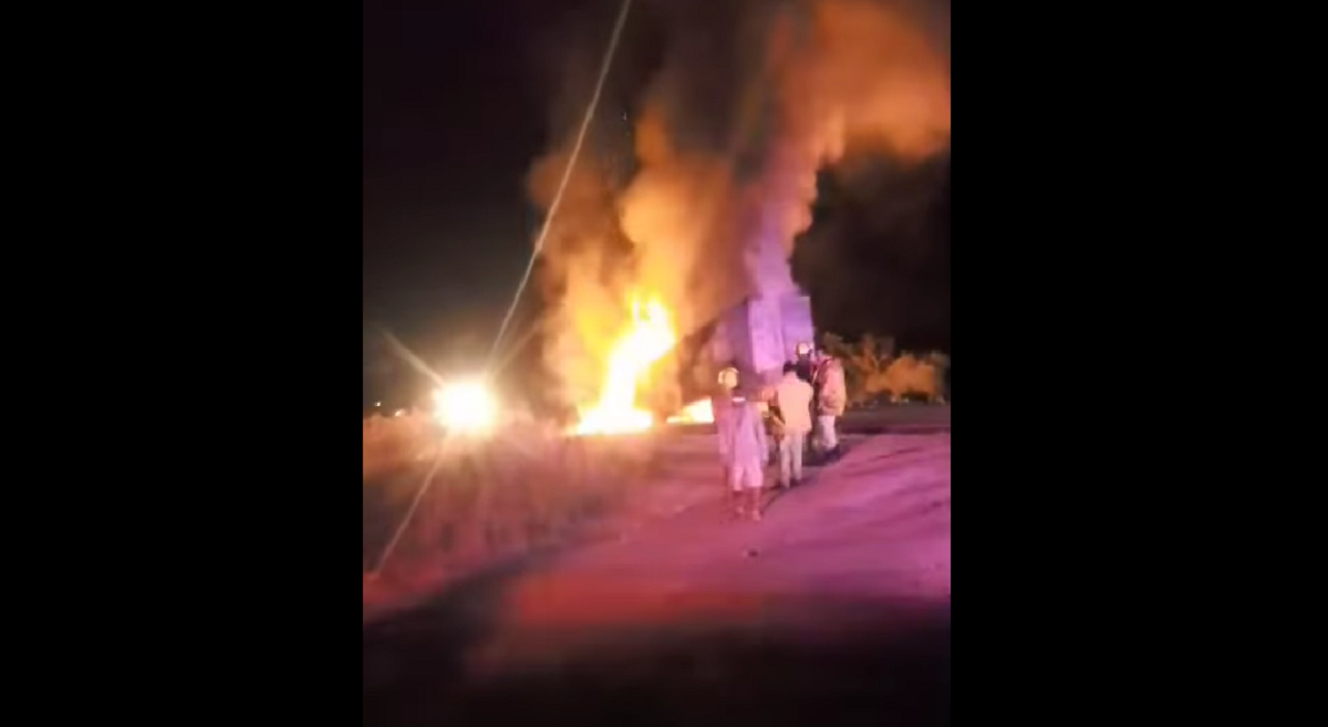 Por falla mecánica, se incendia tráiler en la México 15, a la altura de Rosario