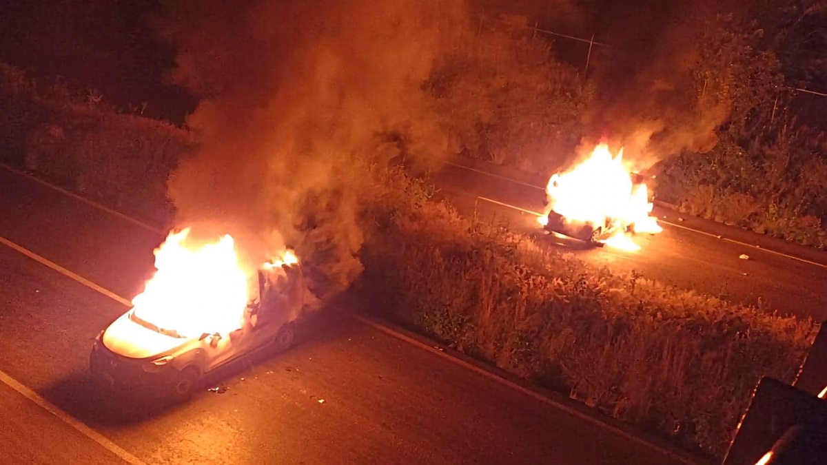 Esto se sabe de los disparos contra normalistas por policías en Michoacán y posterior quema de vehículos (video)