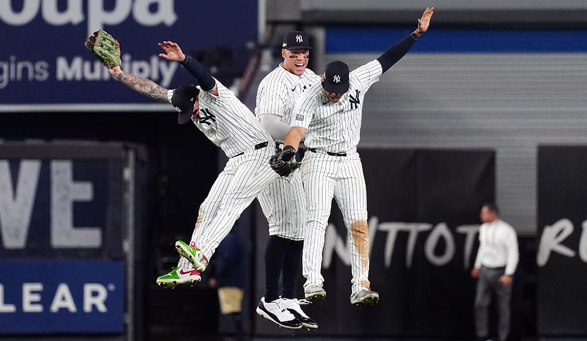 Yankees y Dodgers cumplen y se adelantan en el arranque de las Divisionales