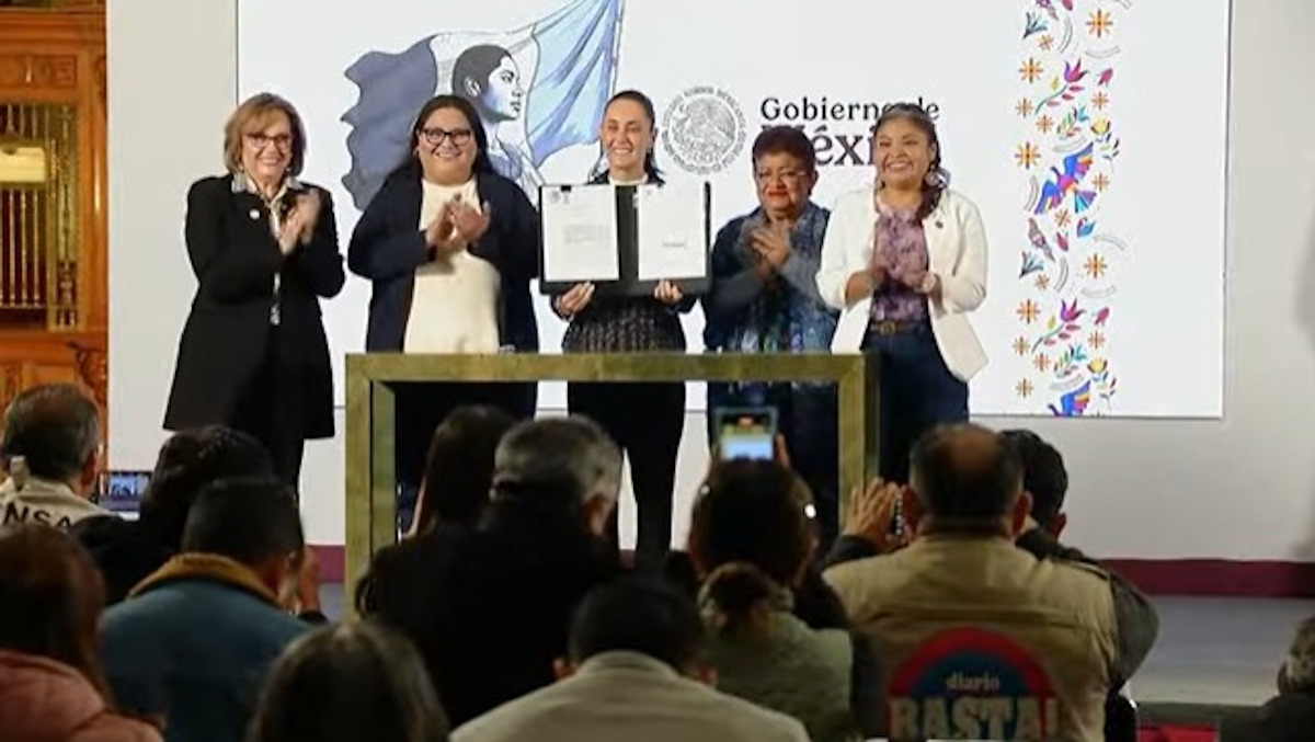 ‘Las mujeres ya están en la Constitución’: Sheinbaum firma decreto para la igualdad sustantiva