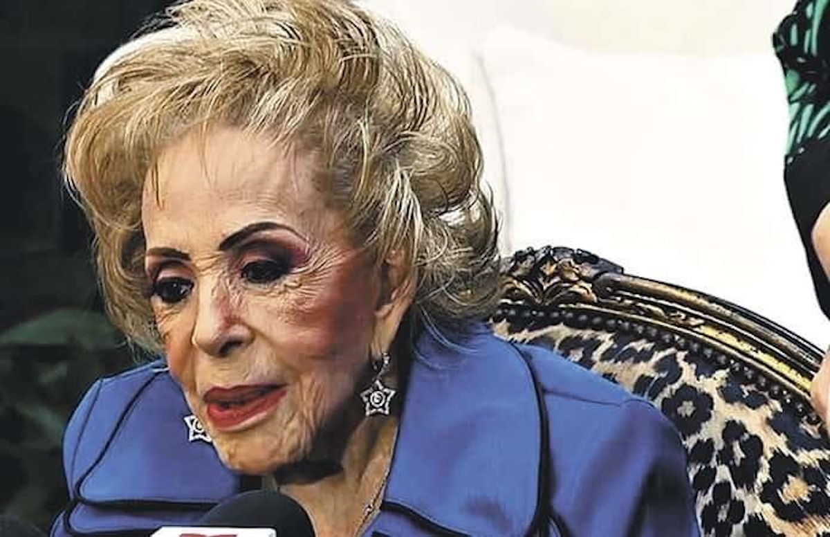 Actualización | Silvia Pinal tiene está sedada y tiene colapsado un pulmón, reportan