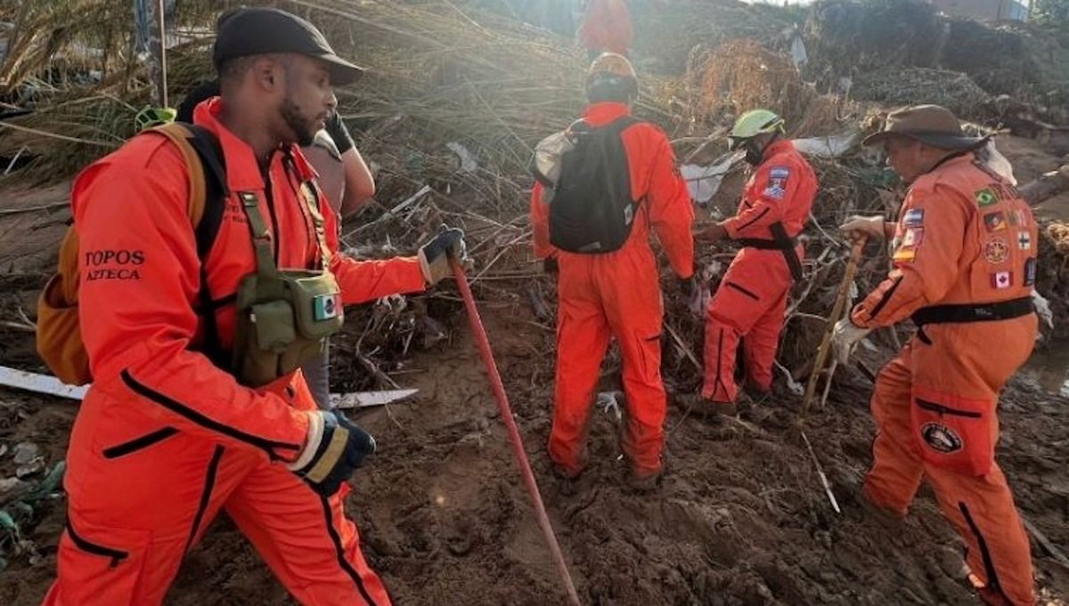 Topos Azteca apoyan en España con labores de rescate por DANA