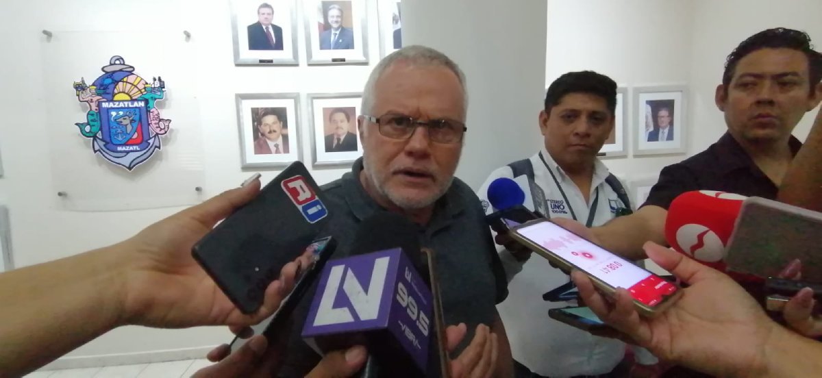 Víctor Díaz asegura que el Hospital General de Escuinapa tiene la capacidad para atender a los heridos del accidente