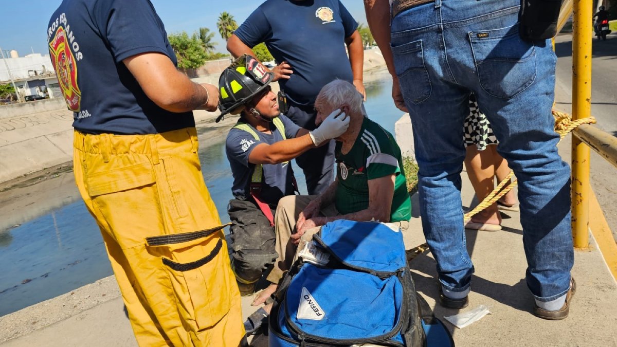 Persona de la tercera edad resulta lesionado tras caer en canal pluvial en Mazatlán