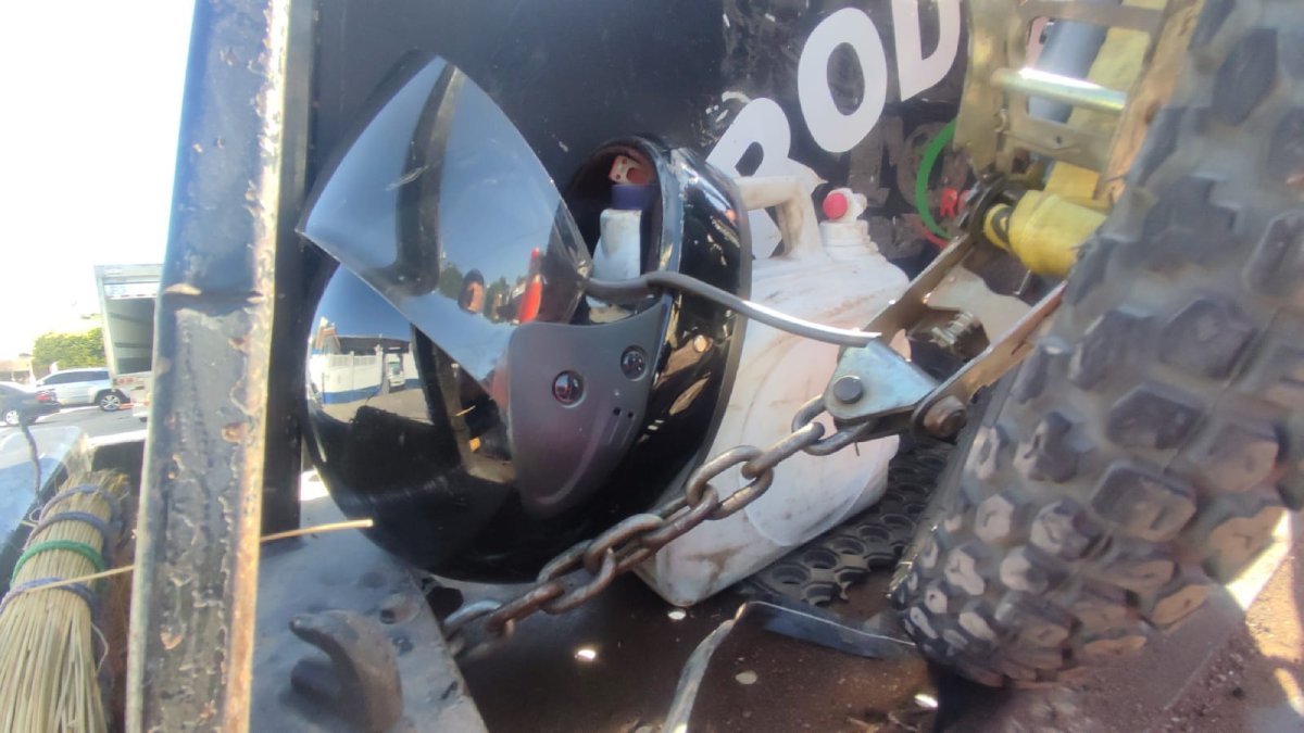 Motociclista resulta lesionado impactar contra un vehículo en el sector Jiquilpan en Los Mochis