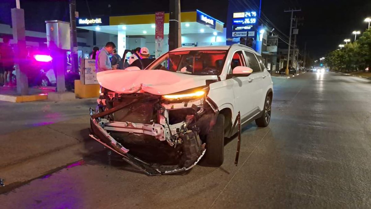 Dos mujeres lesionadas en fuerte accidente en Mazatlán
