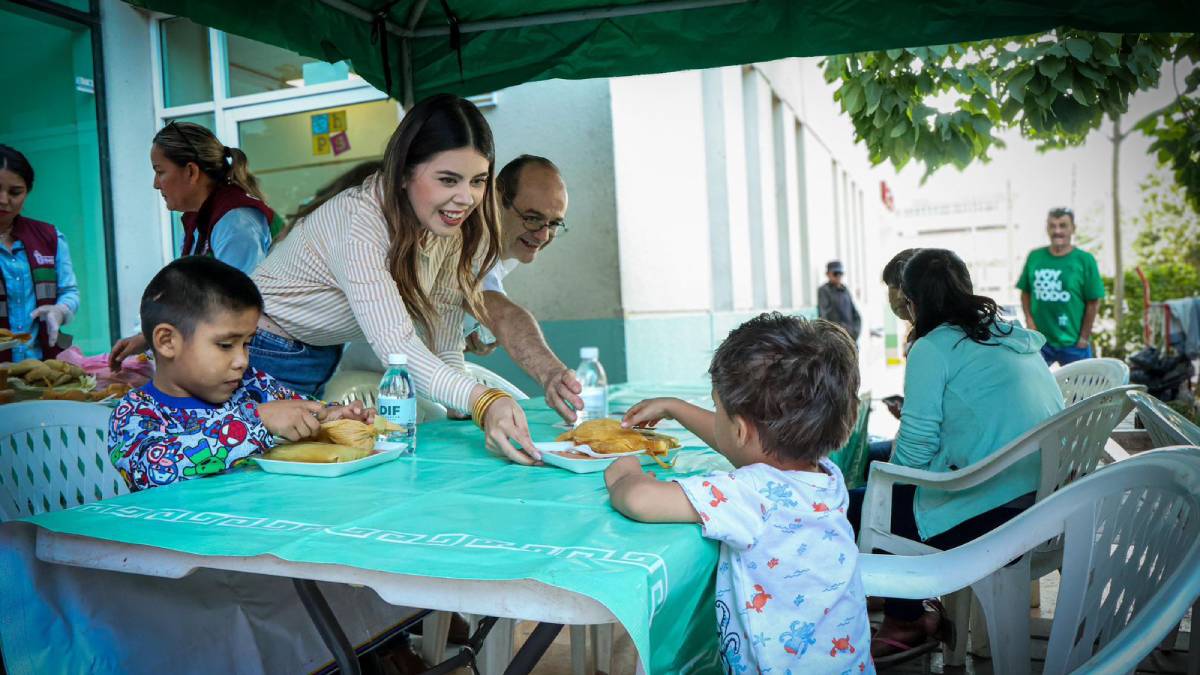 Alajibua de DIF Culiacán lleva alimento caliente a familiares de pacientes internados en el Hospital Pediátrico