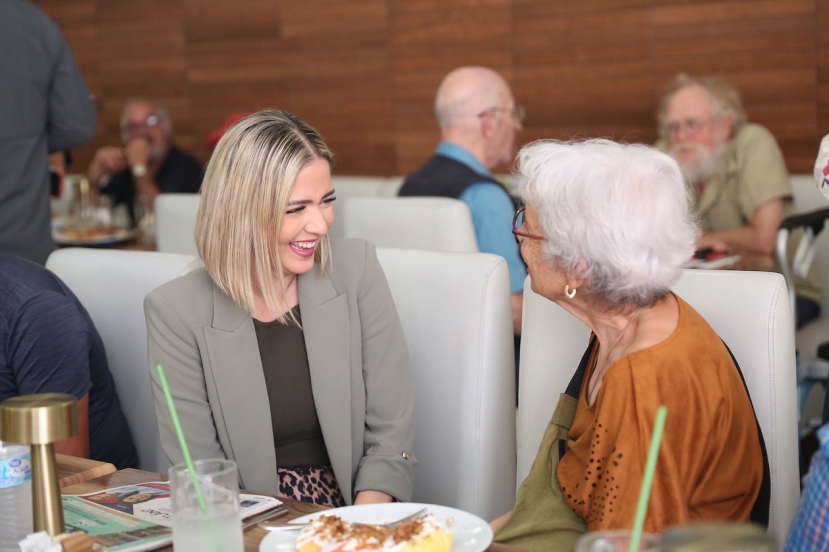 Alcaldesa de Mazatlán estrecha lazos con integrantes de la asociación Friends of México