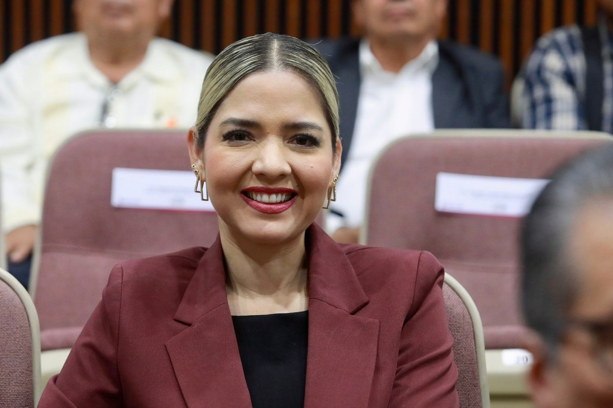 Humanismo y sentido social, así aprueba Estrella Palacios tres años de Rocha Moya como gobernador