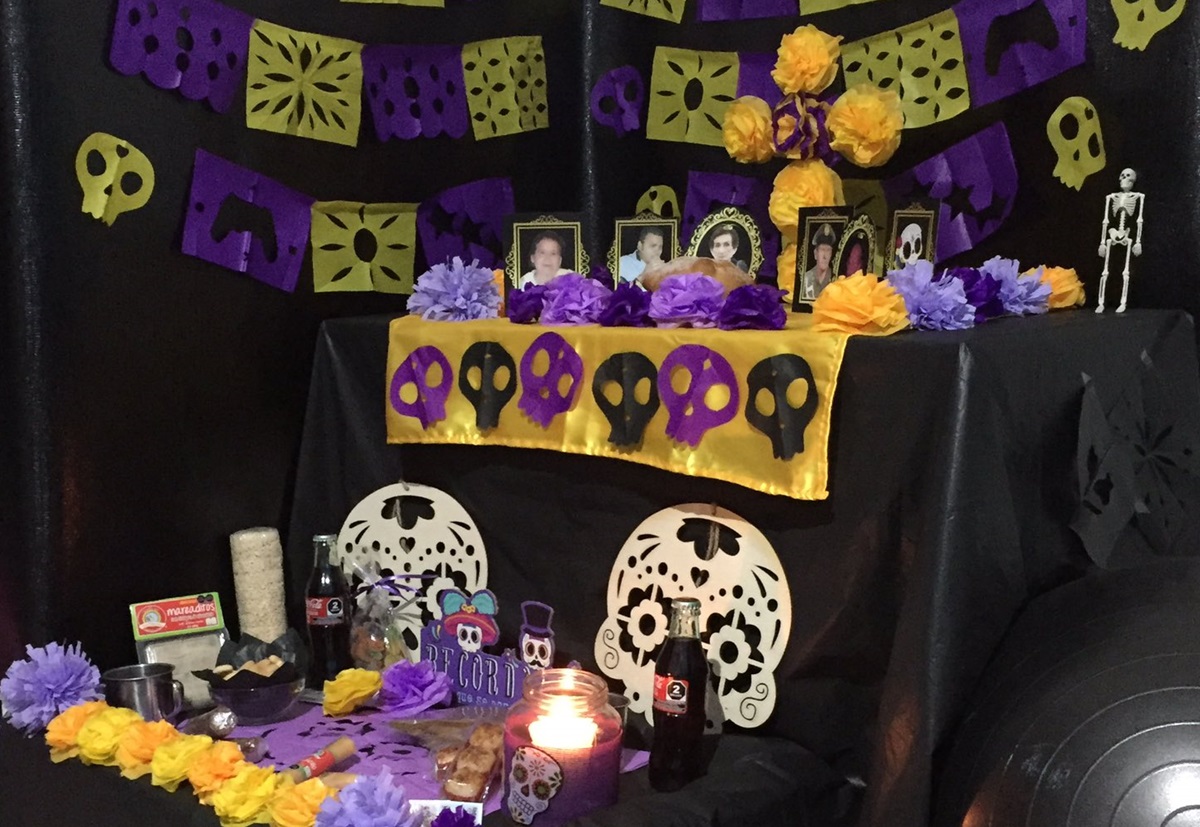 ¡Seguridad ante todo! Cuidados a considerar al colocar el altar de Día de Muertos