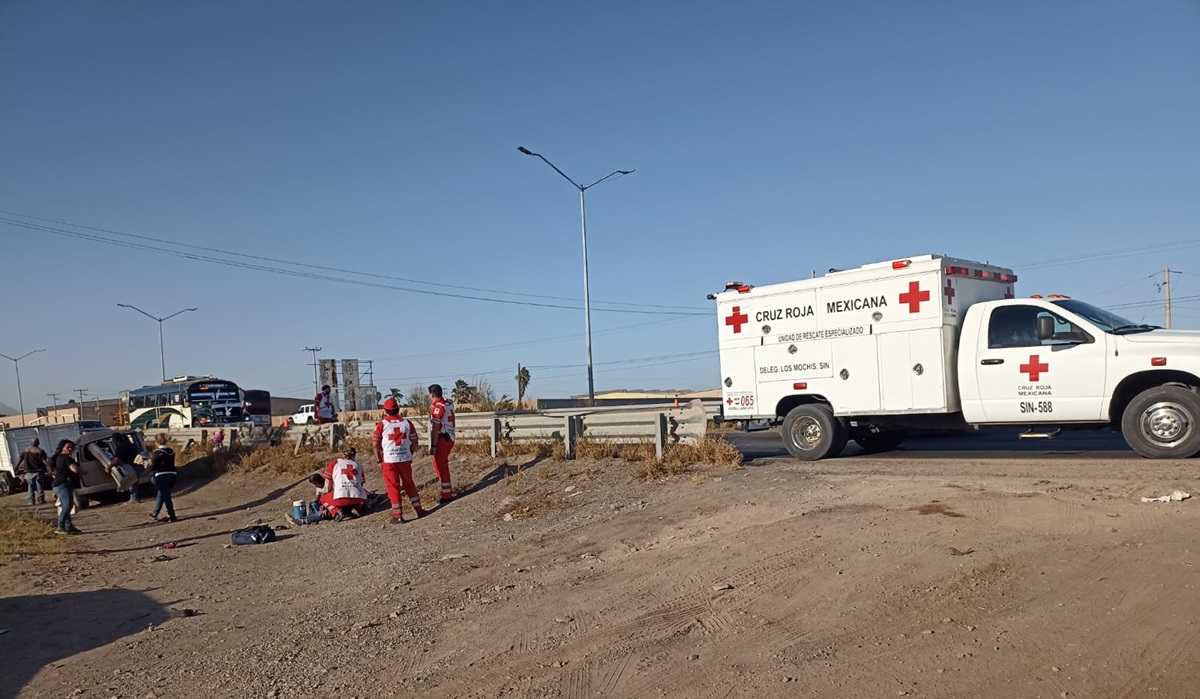 Volcadura deja a una mujer lesionada en la México 15, en Ahome