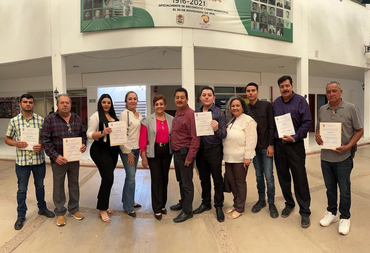 Ya comienzan a realizarse los cambios en el municipio de Angostura; siete personas reciben su nombramiento