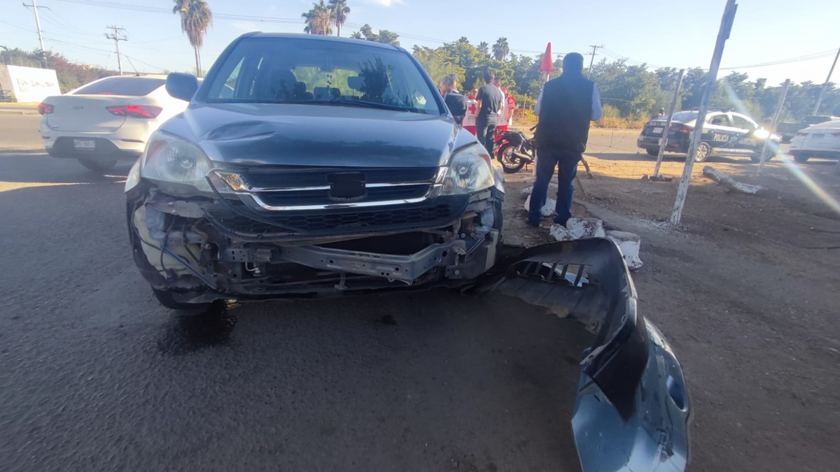 Arrollan a motociclista afuera de universidad en Los Mochis