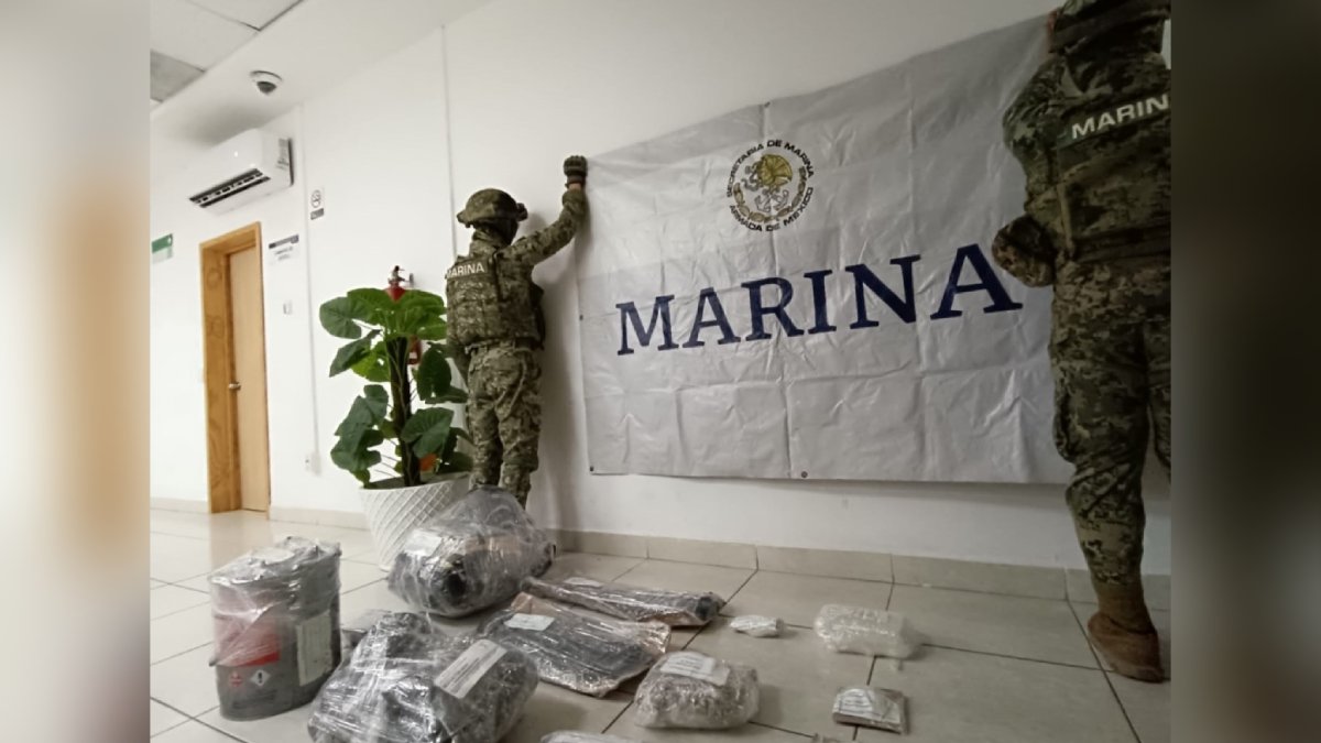 Asegura Marina camioneta Tacoma con fuerte arsenal, ponchallantas y droga en Culiacán