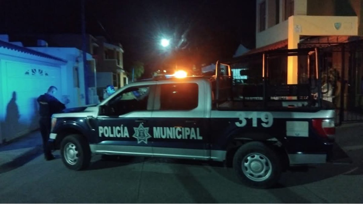 Atacan a balazos a una persona afuera de su domicilio en Mazatlán