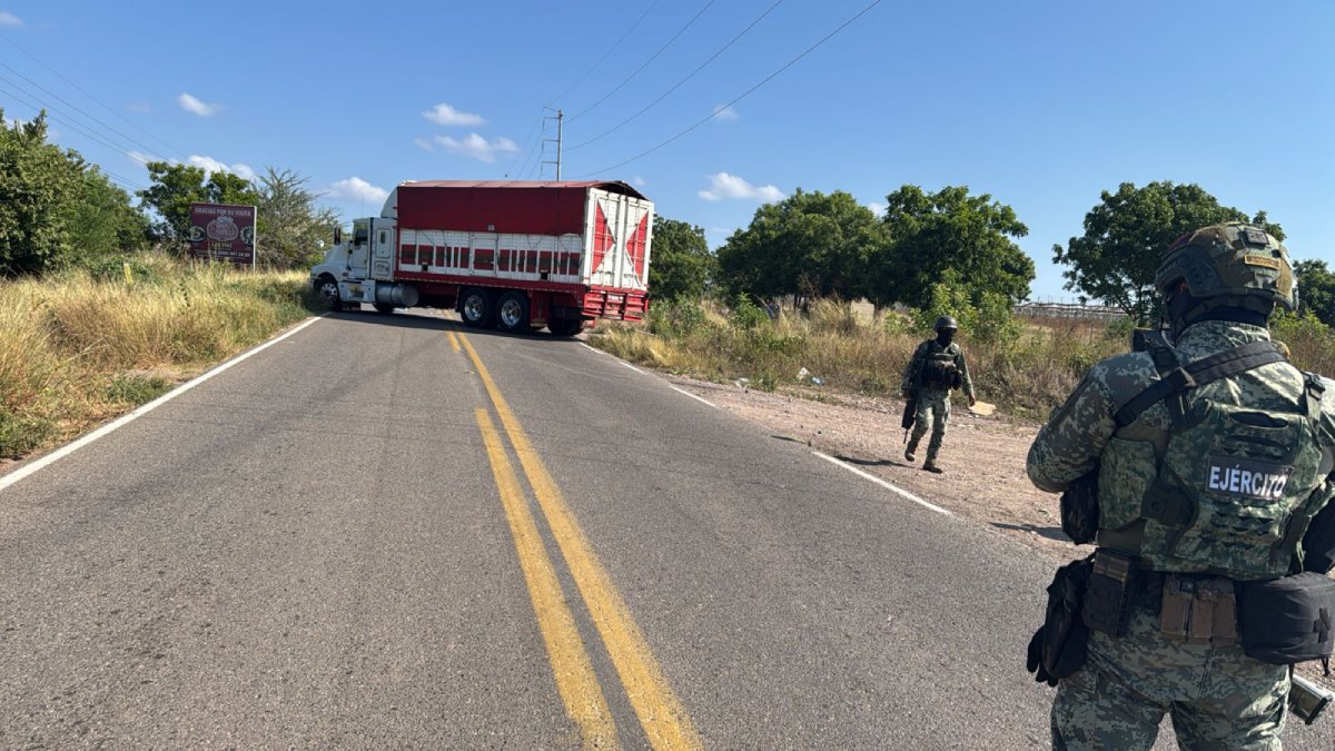 Aseguran vehículos blindados durante bloqueos en Cosalá