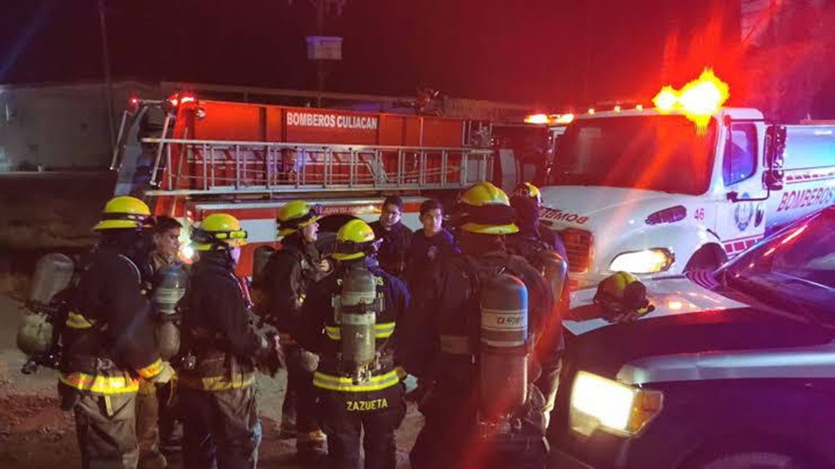 ¡Arrojaron una botella con gasolina! Prenden fuego a auto en vivienda de Valle Alto, Culiacán