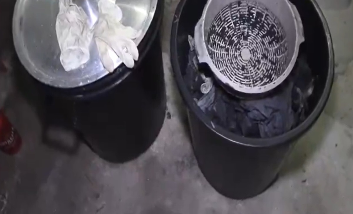 Botes con ropa impregnada con metanfetamina