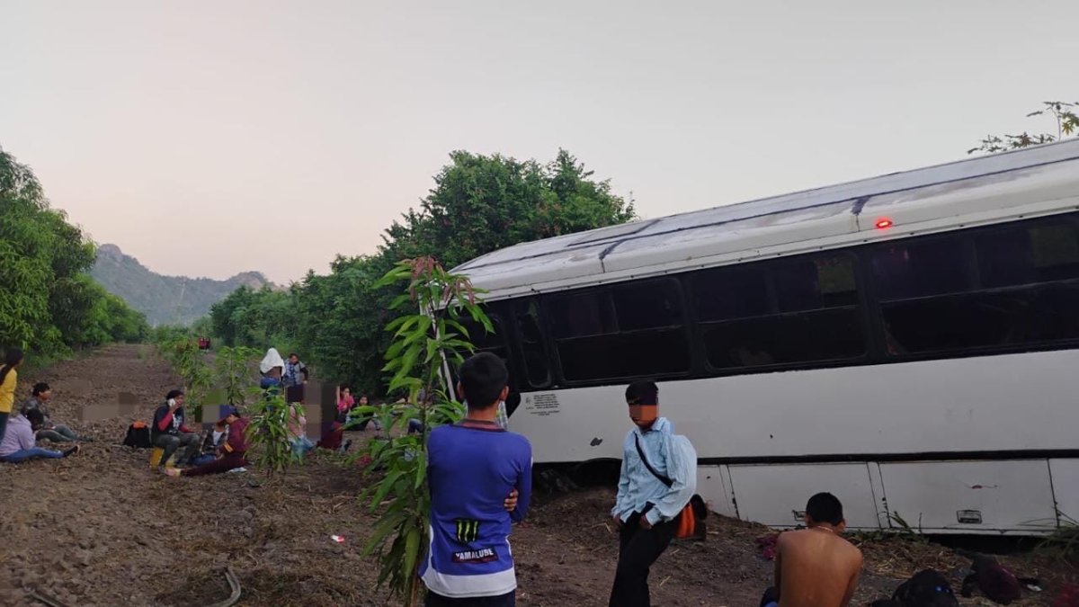 Accidente de camión de personal deja al menos 40 trabajadores agrícolas lesionados en la México 15 en Escuinapa