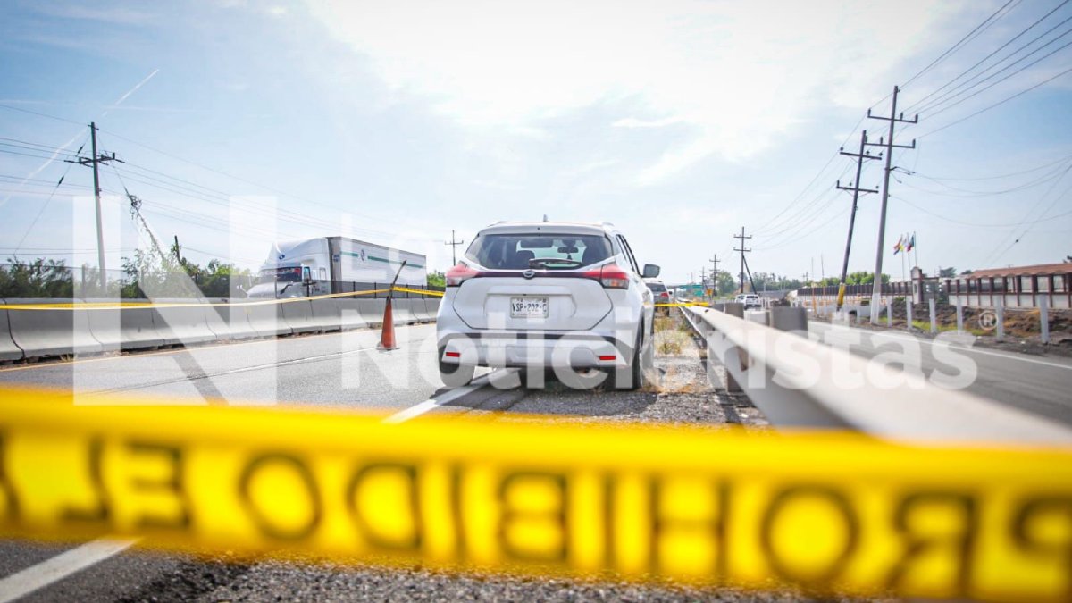Con al menos dos cuerpos sin vida localizan una camioneta sobre la Culiacán-Eldorado