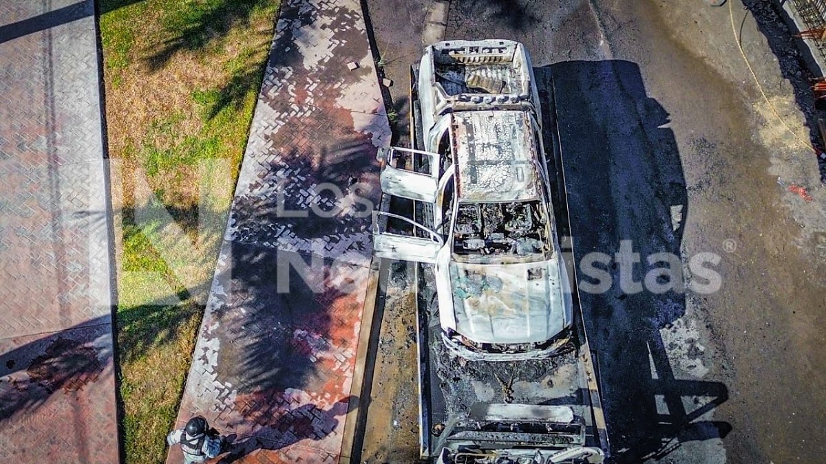 Podría ser de víctima de intento de ‘levantón’ la camioneta quemada con todo y grúa en Culiacán