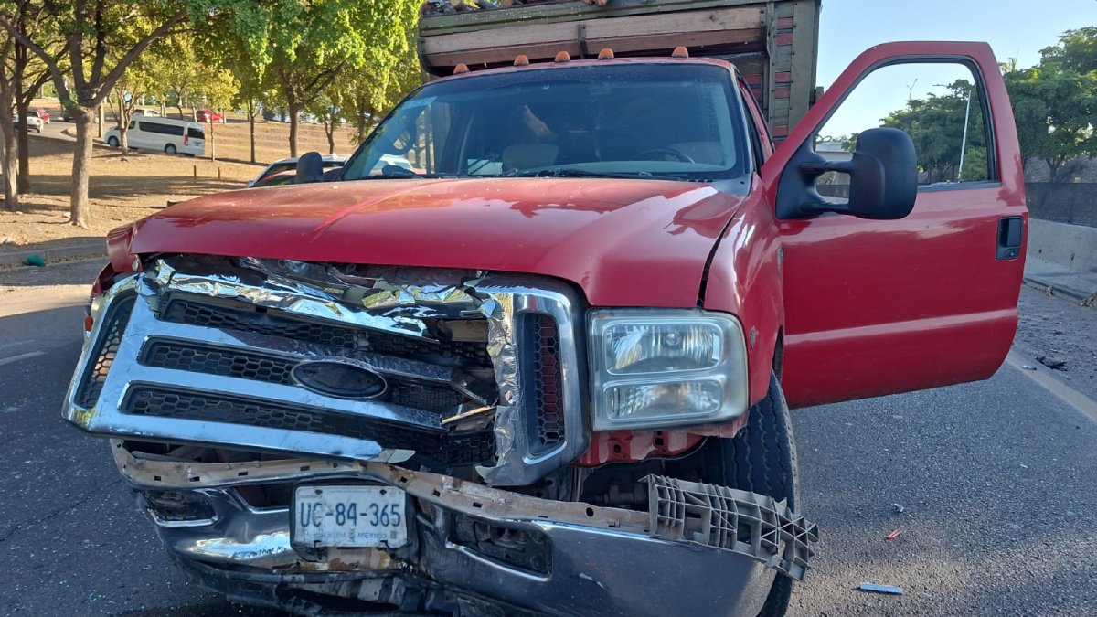 Aparatoso accidente sobre La Costerita deja daños materiales y lesionados leves