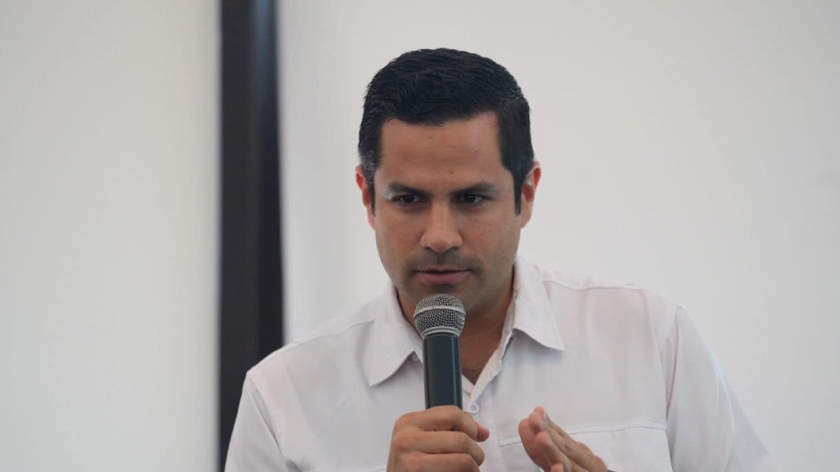 “Soy porra rosa”: Carlos Escobar se suma en apoyo de Ximena Lizárraga rumbo a corona infantil del Carnaval Mazatlán