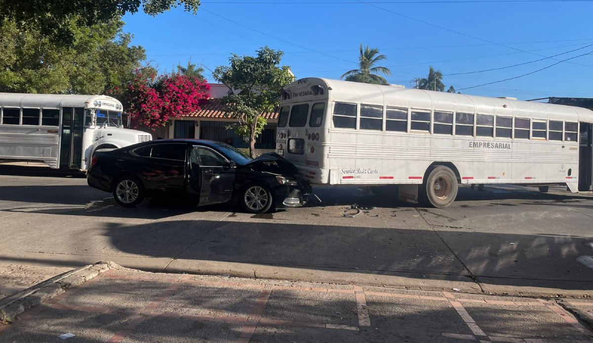 Choque por alcance en La Cuchilla, en Los Mochis deja a un lesionado