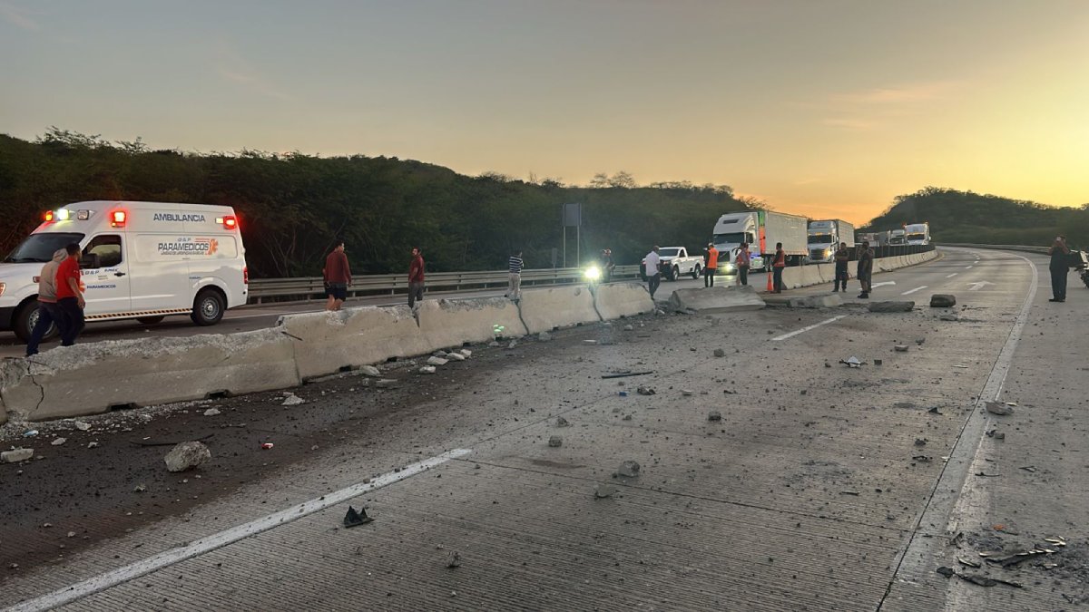 Permanece cierre temporal en la Mazatlán-Culiacán por reacomodo de muros de concreto dañados