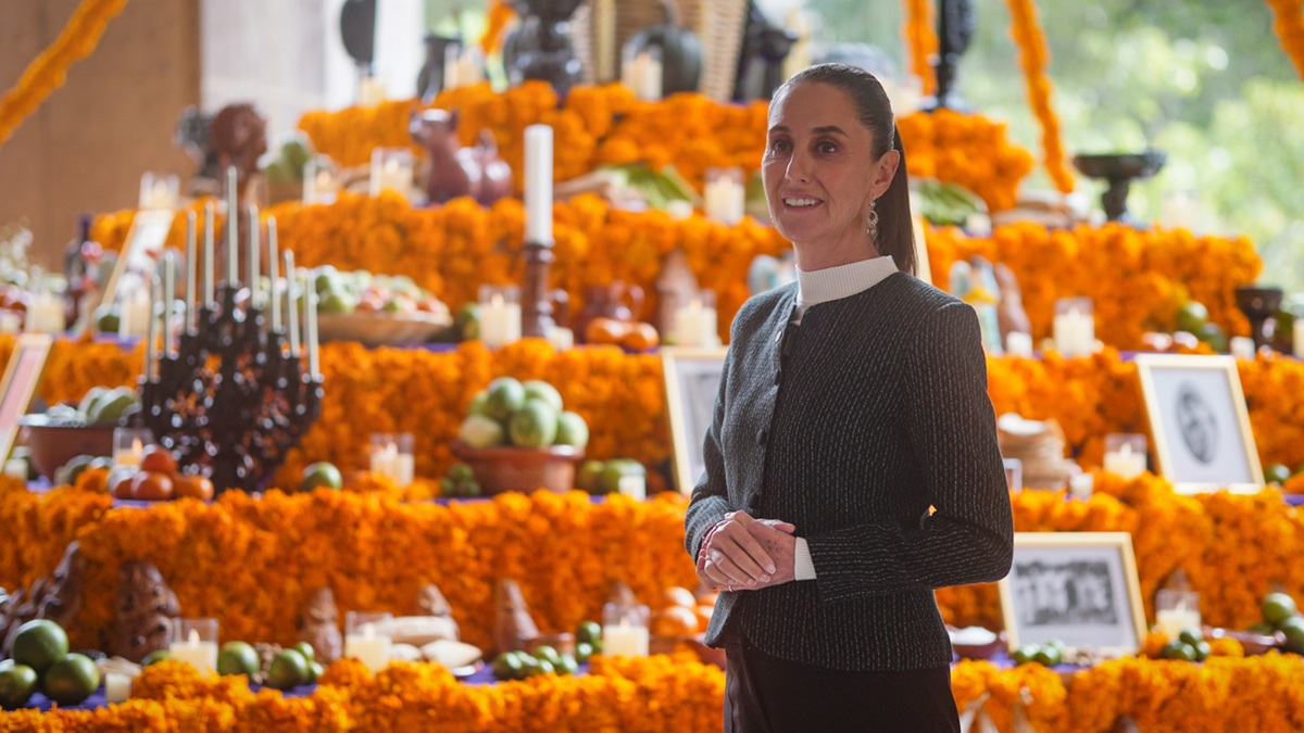 Día de Muertos: ¿A quiénes se dedica el altar de Palacio de Gobierno este año? Sheinbaum lo revela