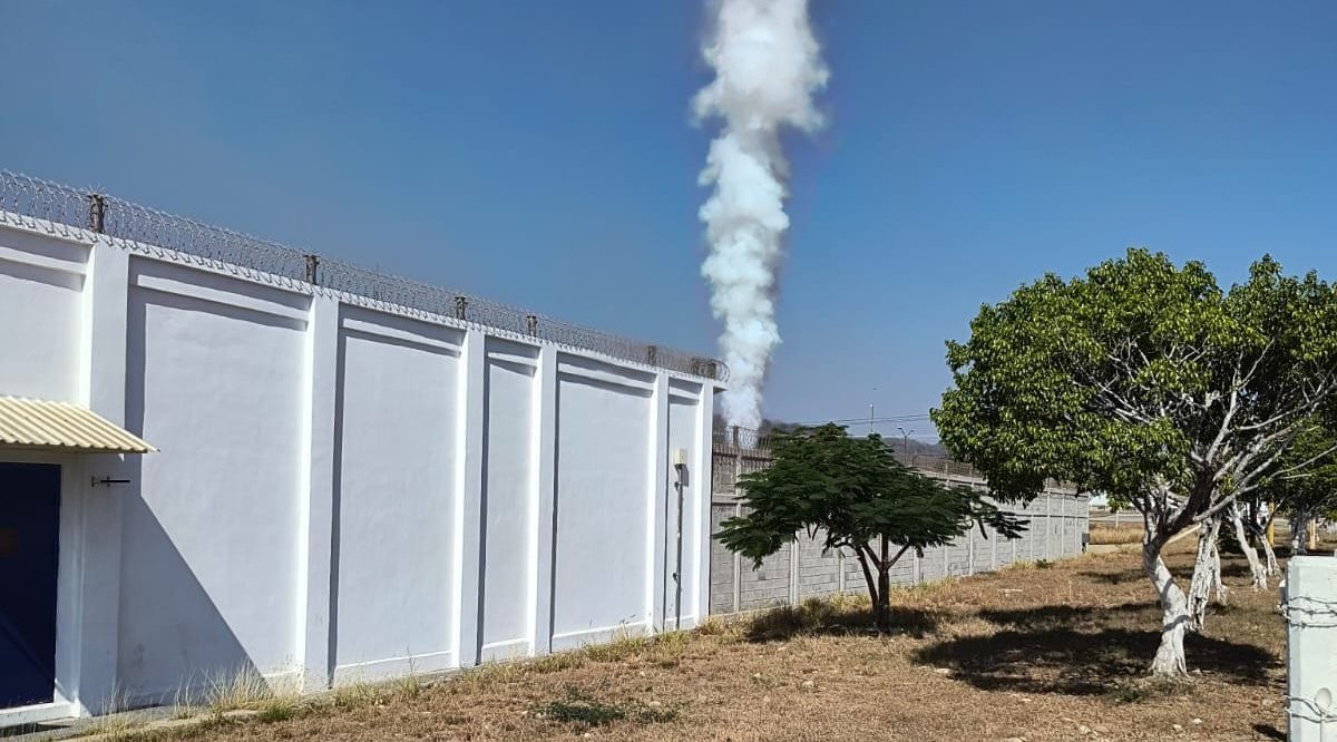 Nube y columna de gas sorprende a mazatlecos del sur; moviliza a cuerpos de auxilio