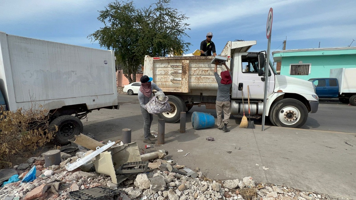 A sacar todo el cochinero que tienen en los patios antes que llueva, pide la dirección de Salud en Ahome