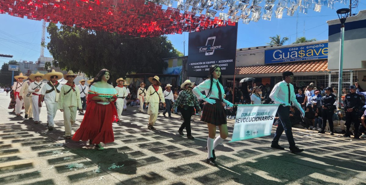 Dos desmayados y un lesionado durante el desfile del 20 de noviembre, en Guasave