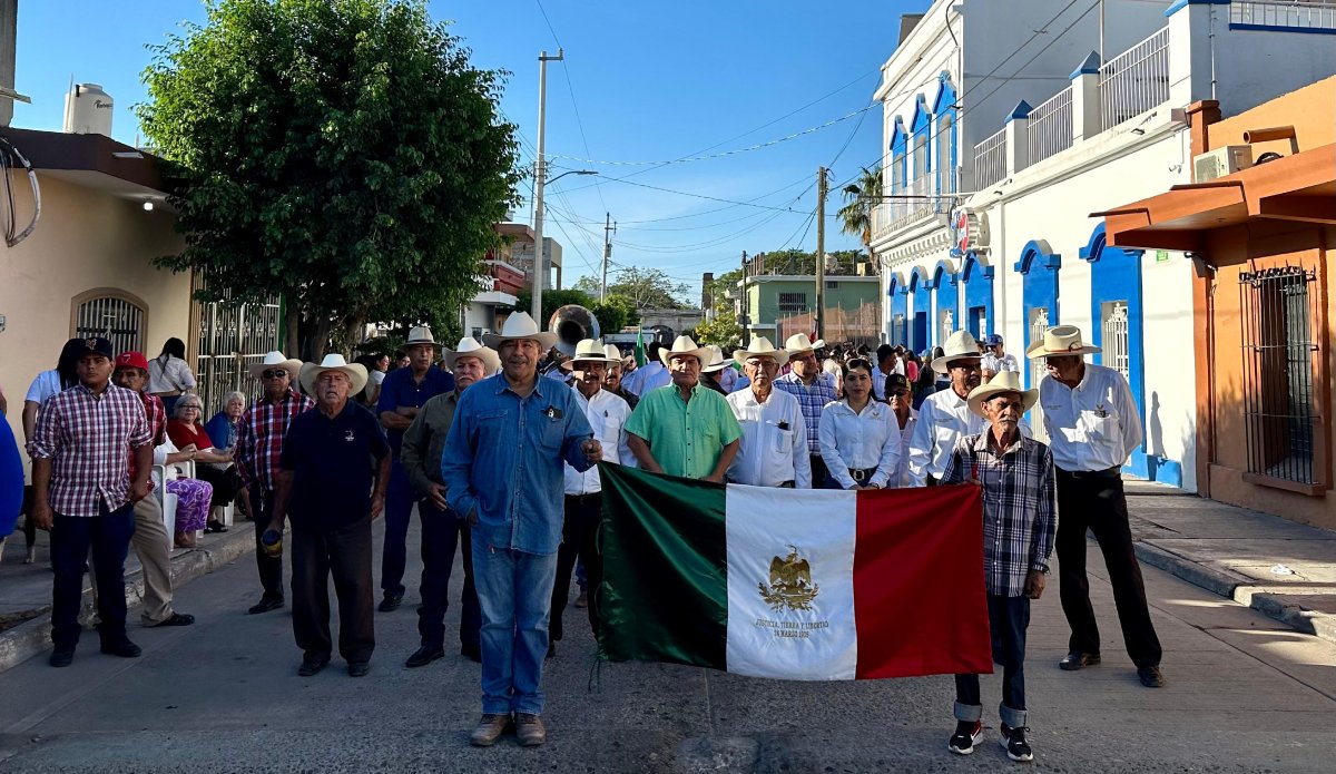 Villa Unión celebra el 114 aniversario de la Revolución Mexicana con un colorido desfile