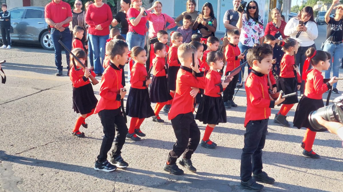 Desfile cívico-deportivo de preescolar derrocha ternura por el bulevar Rosales en Guamúchil
