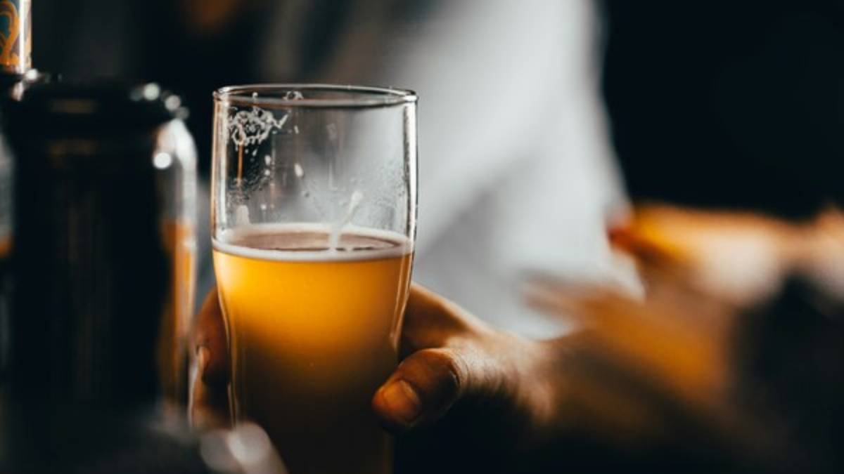 Especialista en EU pide etiquetar con aviso de riesgo de cáncer a las bebidas alcohólicas