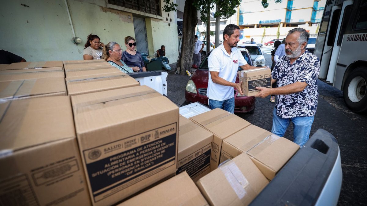 DIF Sinaloa entrega 400 despensas a ferrocarrileros en su día