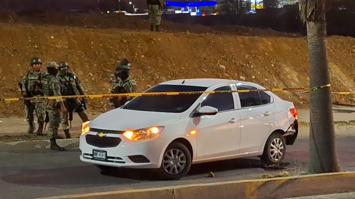Aseguran automóvil tras persecución al sur de Culiacán; habría dos detenidos